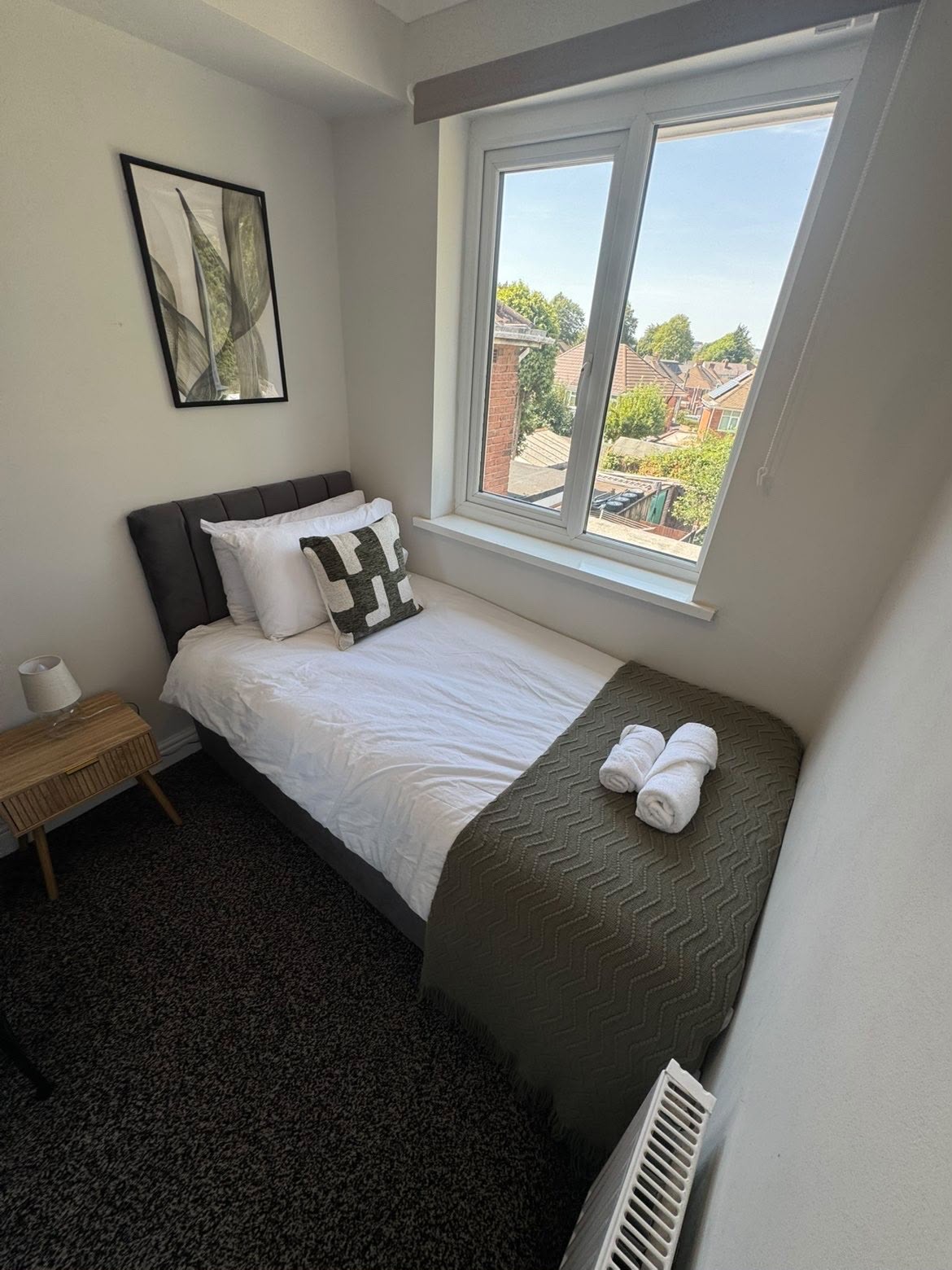Single bedroom cleaned with fresh towels for guest arrival