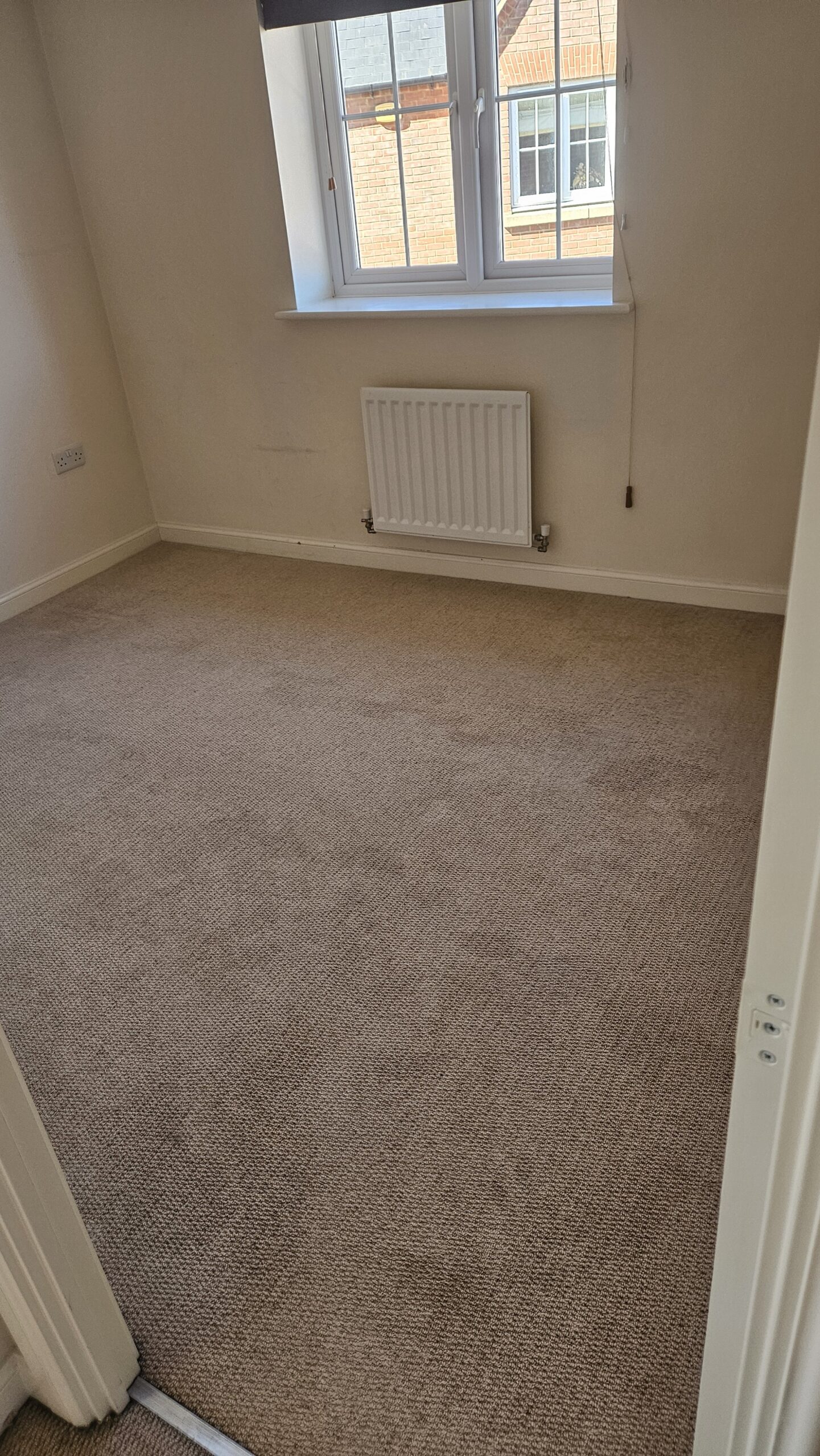 End of tenancy bedroom carpet and radiator clean in Bedfordshire, ready for handover