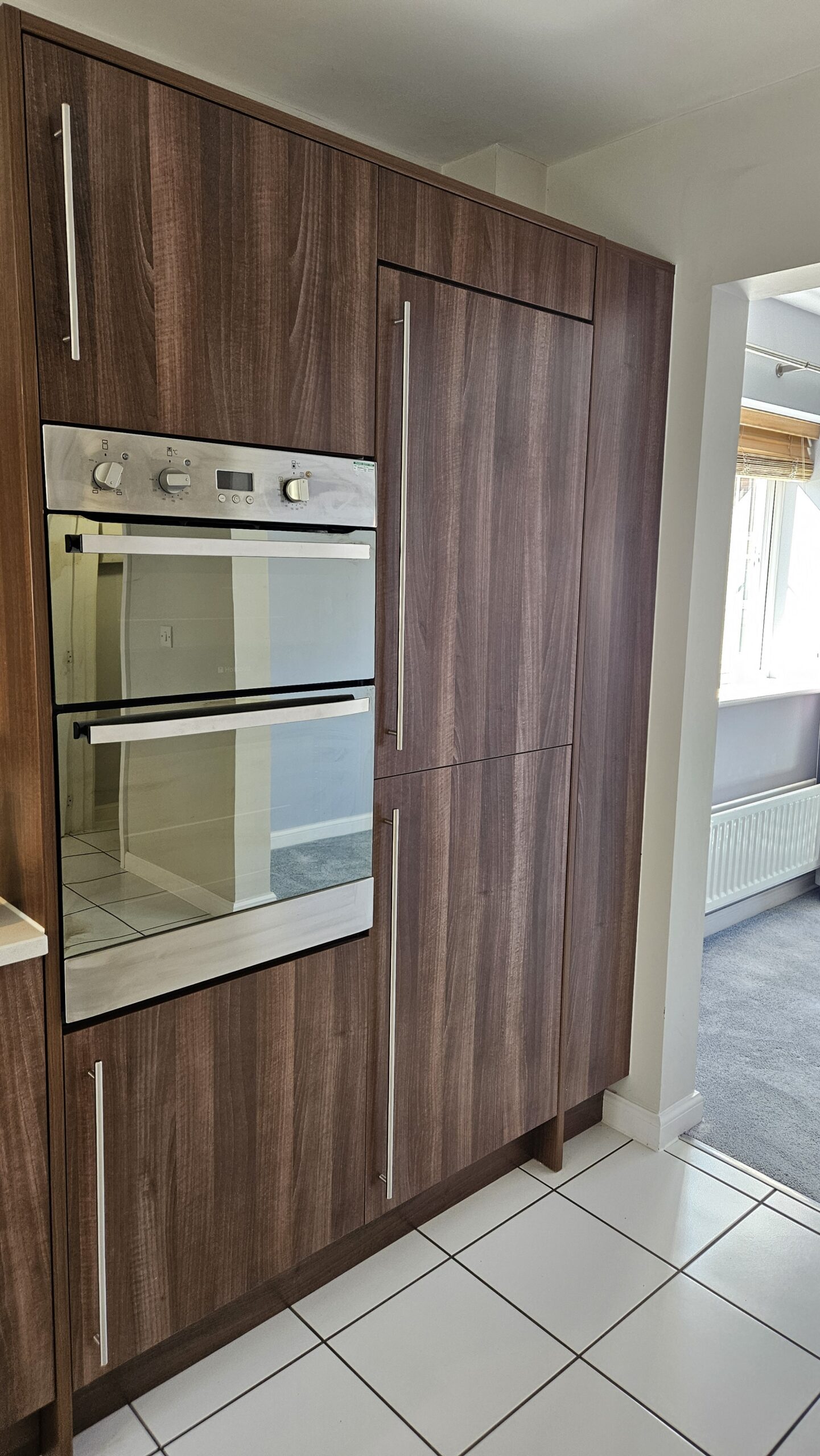 End of tenancy deep clean of fitted kitchen units and built-in double oven